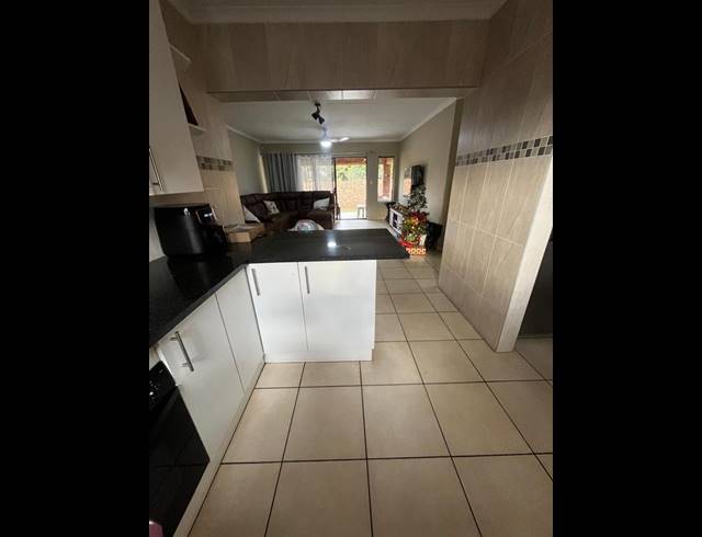 3 BEDROOM CLUSTER FOR SALE IN POMONA